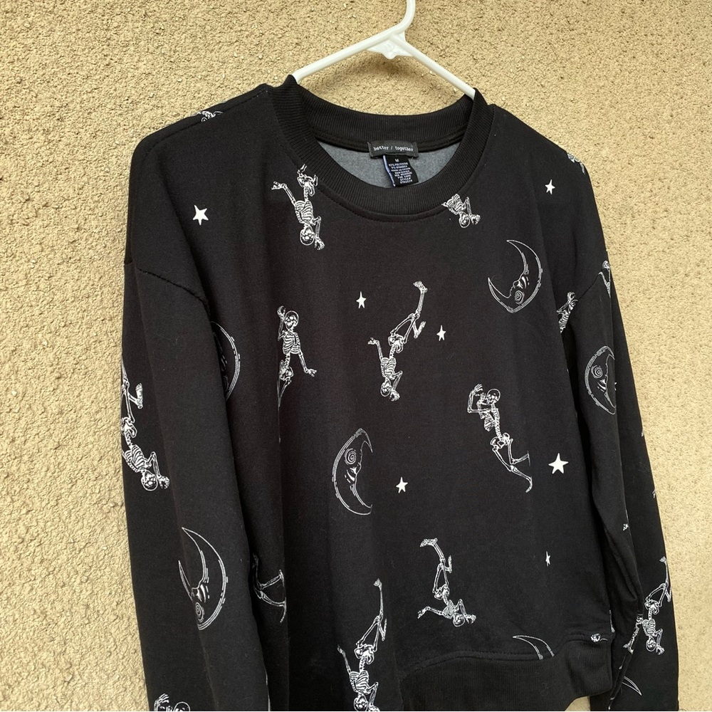 Halloween Black and White Skeleton Crewneck Sweater soft size medium - Picture 3 of 5
